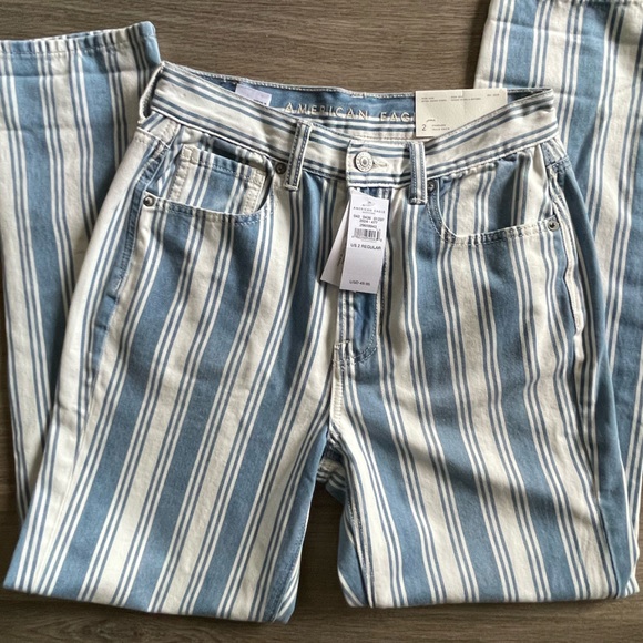 NWT American Eagle Mom Jeans - Picture 2 of 4